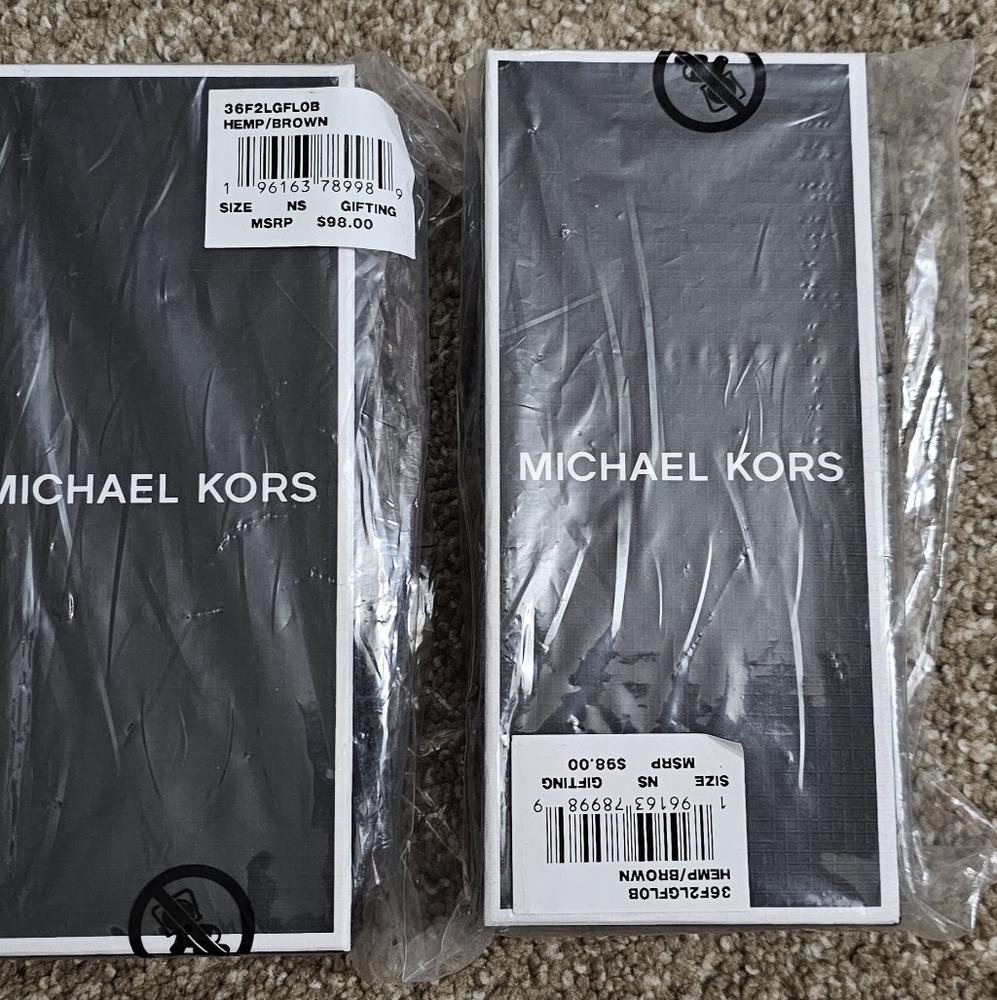 MK airpods larnyard